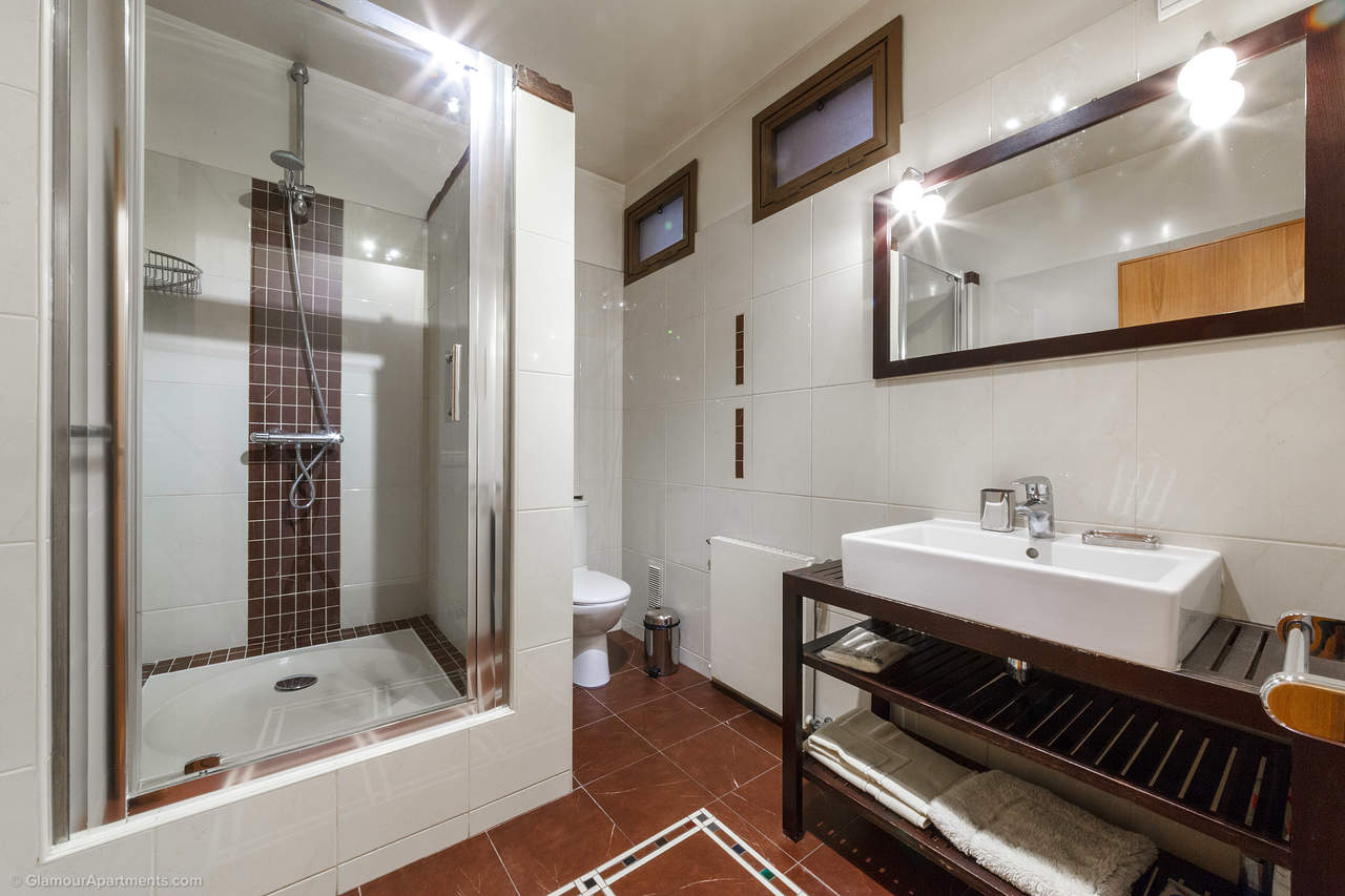 La 1ère salle de bains