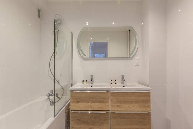 La 1ère salle de bains