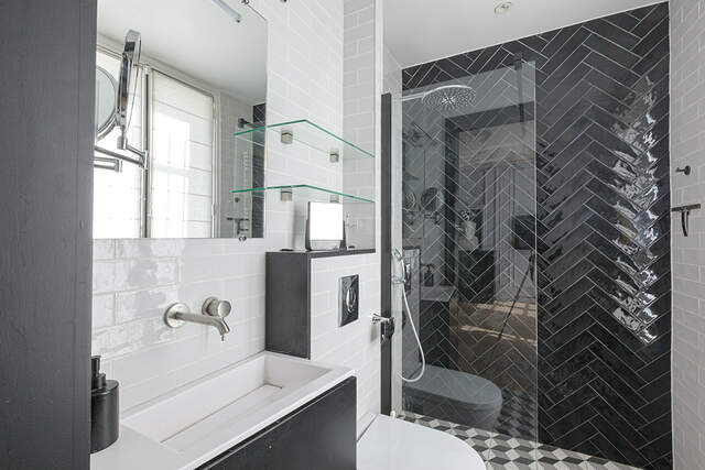 La 1ère salle de bains