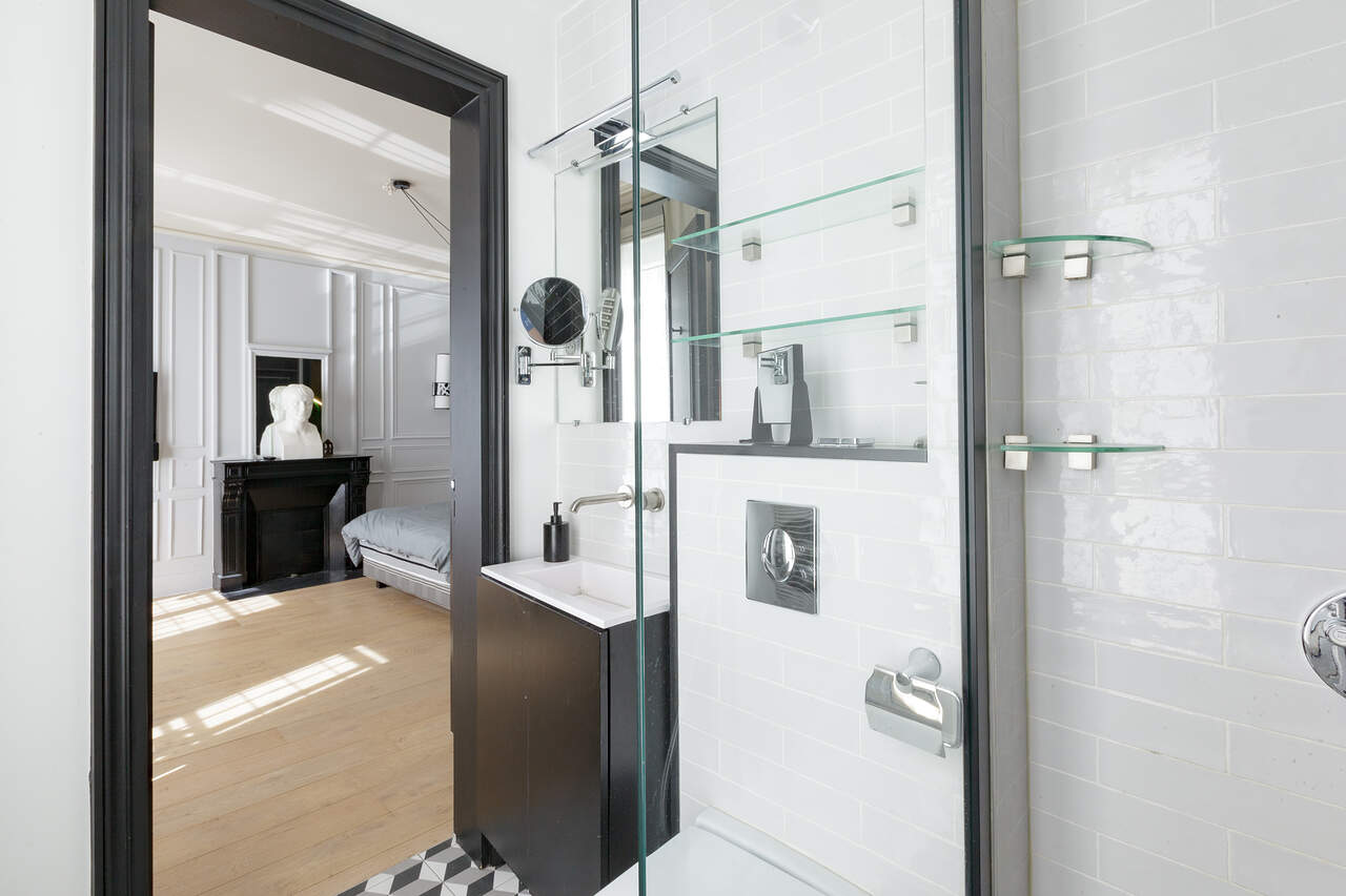 La 1ère salle de bains