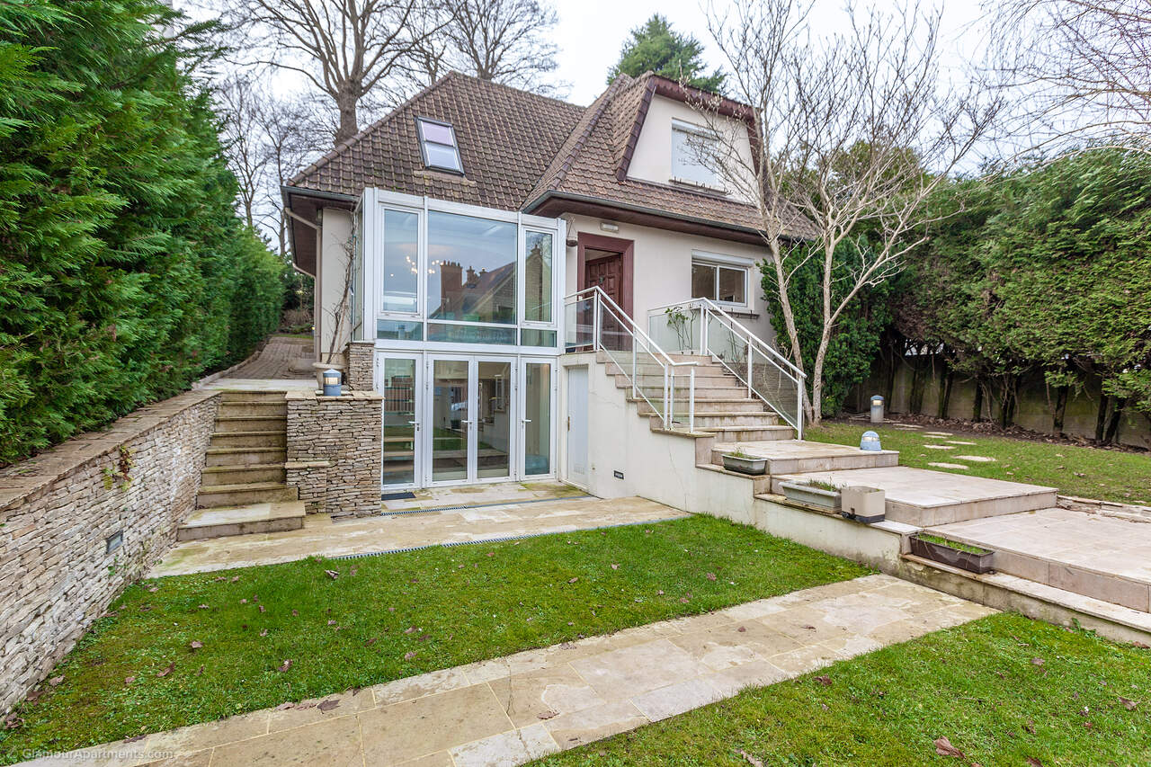Maison avec jardin à Marnes-la-Coquette