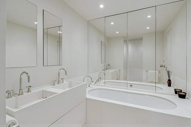 La 1ère salle de bains