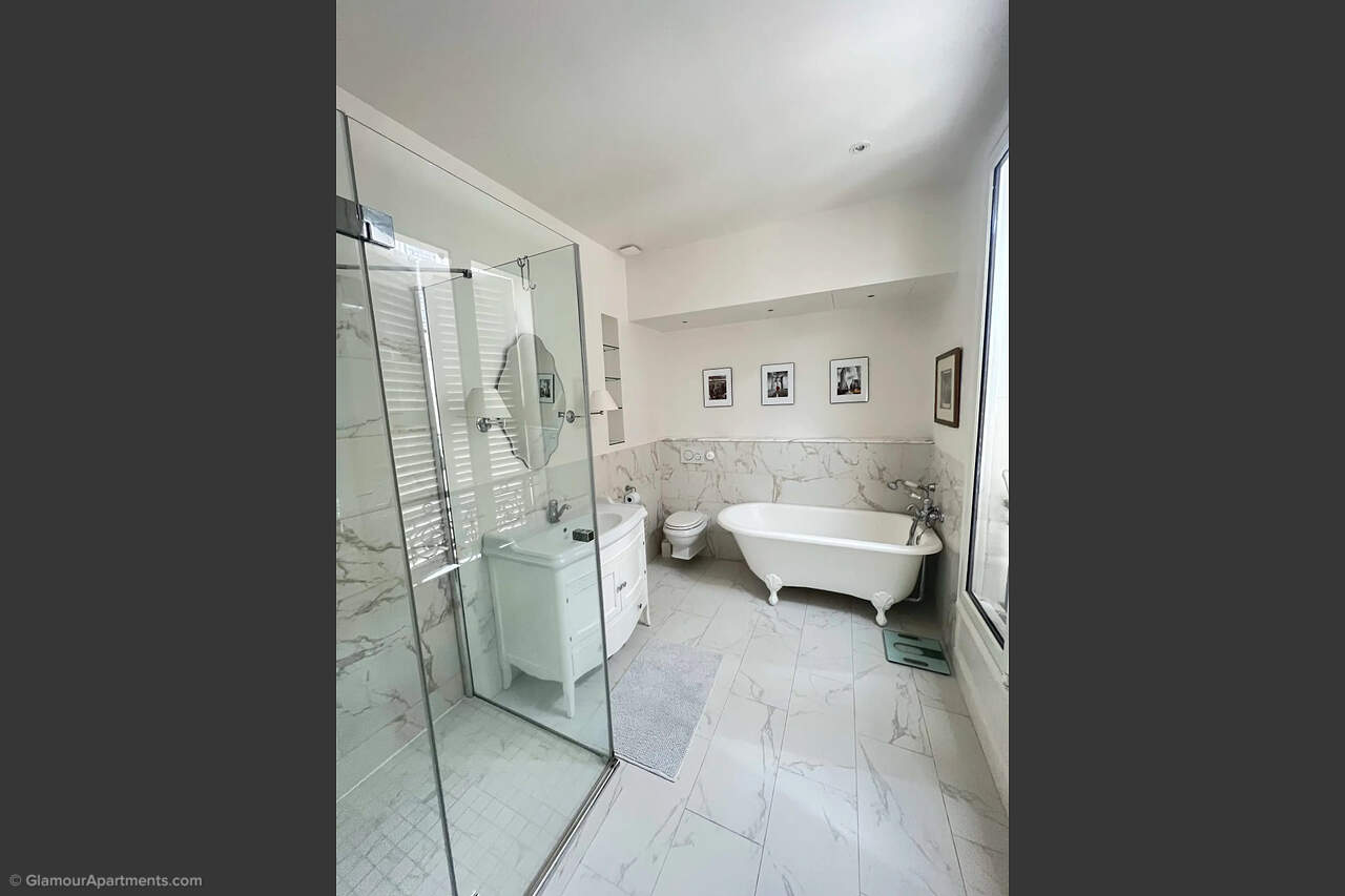 La 1ère salle de bains