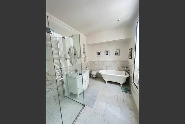 La 1ère salle de bains