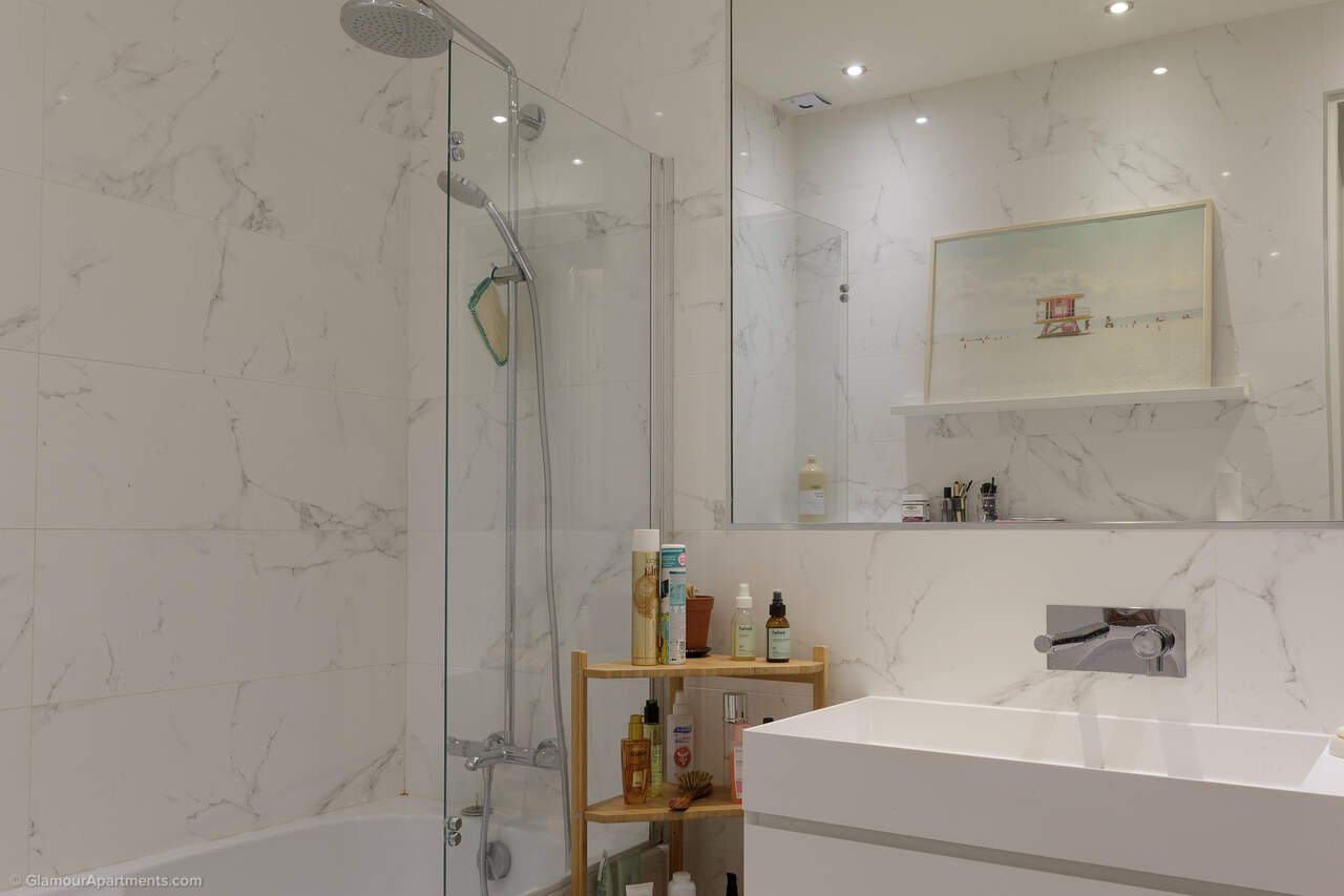 La 1ère salle de bains