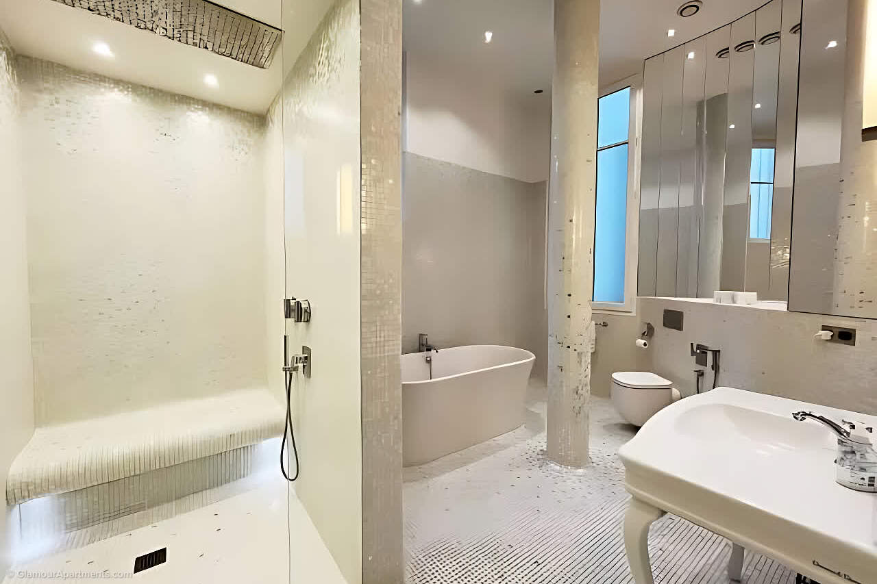 La 1ère salle de bains