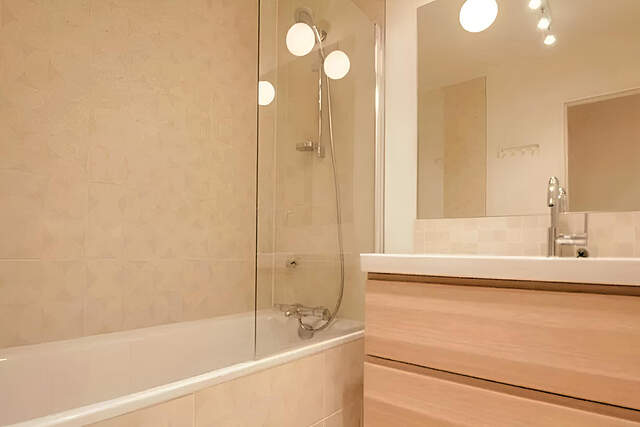 La 1ère salle de bains