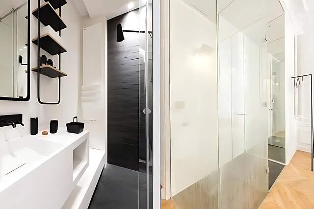 La 1ère salle de bains